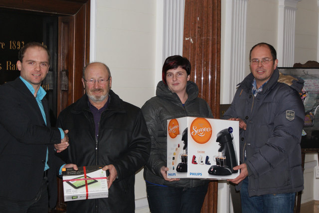 Gewinnübergabe: Martin Schmid, Martin Ehrnleitner, Christine Eder, Stefan Schmid.