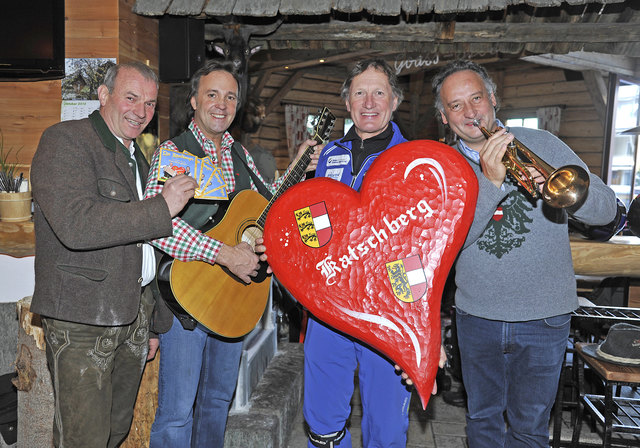 Pritzhütten-Wirt Andi Neuschitzer, Schlössl-Wirt Erich Üblein, Skilegende Franz Klammer und Stamperlwirt Wolfgang Hinteregger (von links)