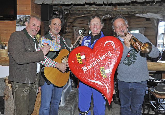 Pritzhütten-Wirt Andi Neuschitzer, Schlössl-Wirt Erich Üblein, Skilegende Franz Klammer und Stamperlwirt Wolfgang Hinteregger (von links) | Foto: Roland Holitzky