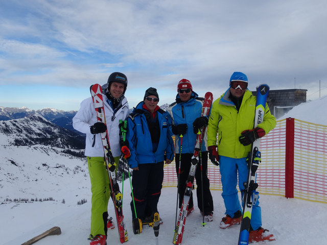 FIS-TD Matjaz Kranjc gemeinsam mit Streckenchef Heinz Stohl, OK-Präsident Alex Reiner sowie OK-Vizepräsident und Abfahrtsweltmeister Michael Walchhofer.
