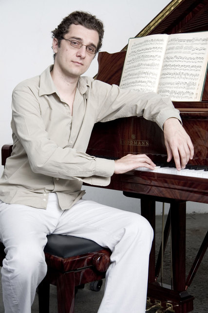 Nikola Stanosevic (Foto), Vladimir Kostadinovic und Stefan Bartus bilden das Trio.
