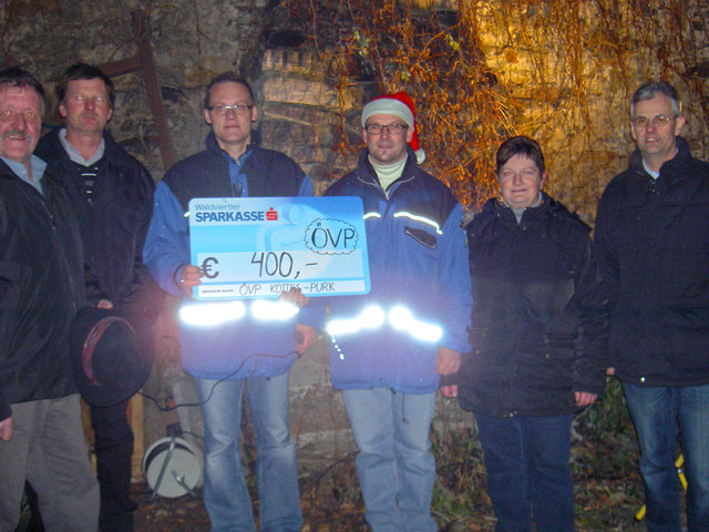 GR Karl Gafko, Vize Bgm. Josef Zottl, Obm. Günter Einwögerer, Kapellmeister Christian Mistelbauer, ÖVP – Stand Organisatorin am Adventmarkt GGR Veronika Deisenberger, Bgm. Wolfgang Vogl (v.l.).