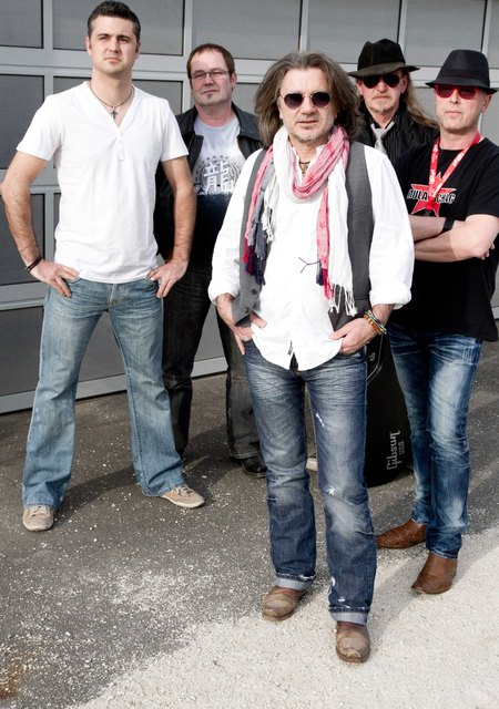 CHL+Band