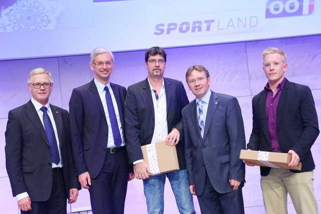 Der Laakirchner Andreas Moser (re.) bei der Sportlerehrung in Linz.