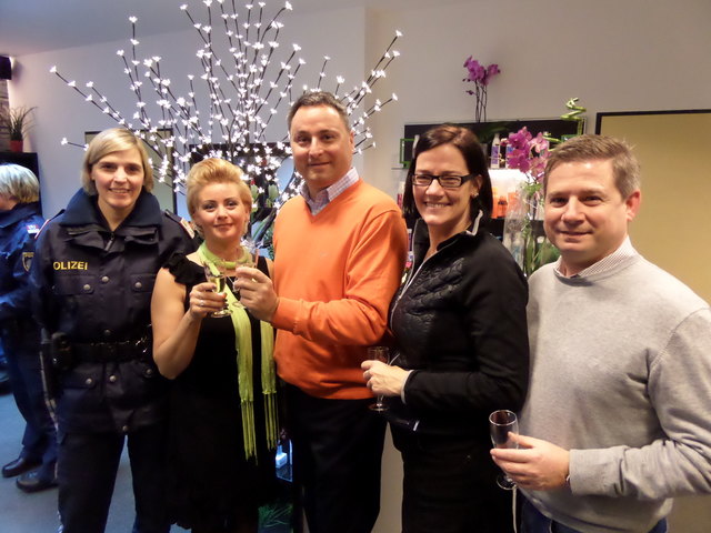 v.l.n.r.: Polizei-Postenkommandantin Irene Schröpfer, Salon-Chefin Manuela Rainer, Bürgermeister Michael Cech, "Frau in der Wirtschaft" Astrid Wessely, GR. Thomas Kadlec