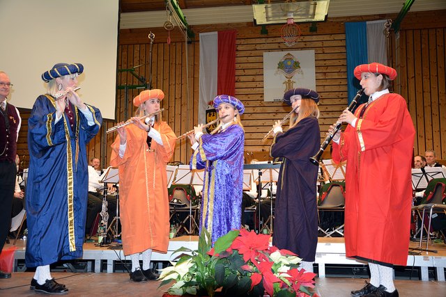 Foto August Schwertl: Mondsee - Bürgermusikantinnen