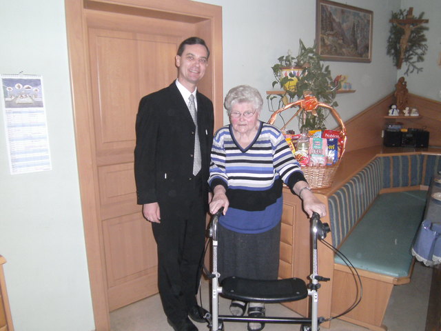 Bgm. Wolfgang Dolesch gratulierte Maria Koch zum 85. Geburtstag.