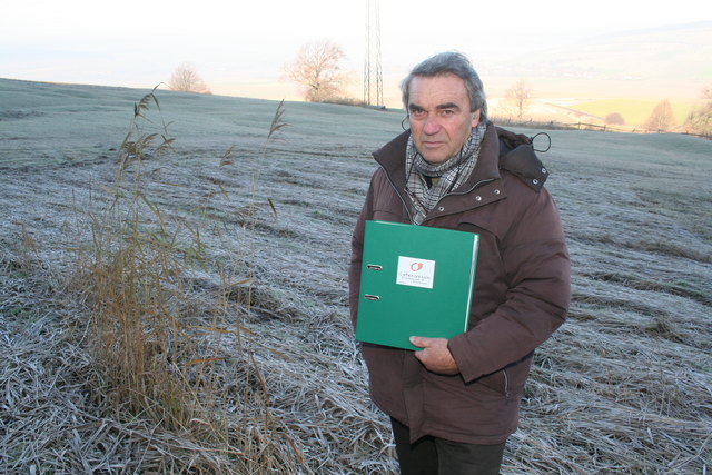 Josef Rauschmeier entdeckte durch den typischen Schilfbewuchs bei Grabensee ein Flachmoor, das er schützen möchte.