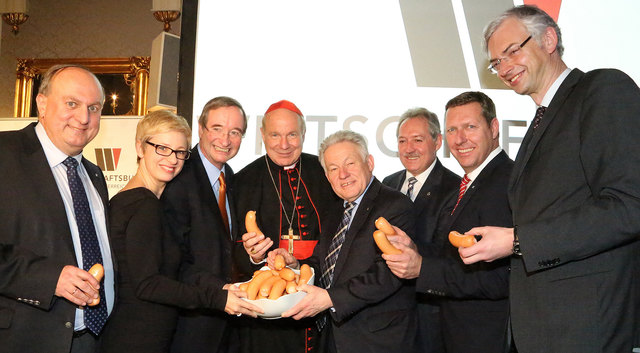 von links: WKOÖ-Präsident Rudolf Trauner, Frauenlandesrätin Doris Hummer, WB-Landesobmann Präsident Christoph Leitl, Kardinal Christoph Schönborn, Landeshauptmann Josef Pühringer, Landtagspräsident Viktor Sigl, WB-Direktor Wolfgang Greil und Wirtschaftslandesrat Michael Strugl.