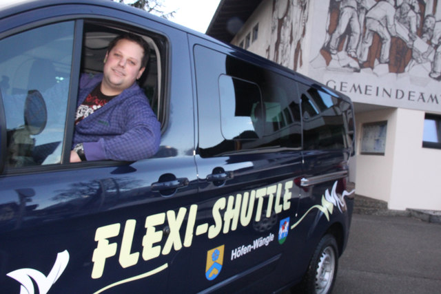 Benjamin Fügenschuh aus Höfen war der Erste, der das Bürgertaxi offiziell steuerte.