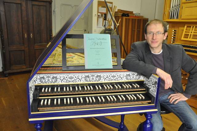 Bernhard Prammer mit Cembalo
