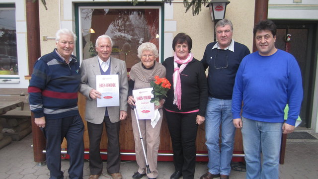 vl,Obmann Helmut Treffner,Hr. Kajetan Thalhammer Fr. Herta Regenfelder ,Ingrid Schmied,Robert Klammer und Wirt Christian Fischer.