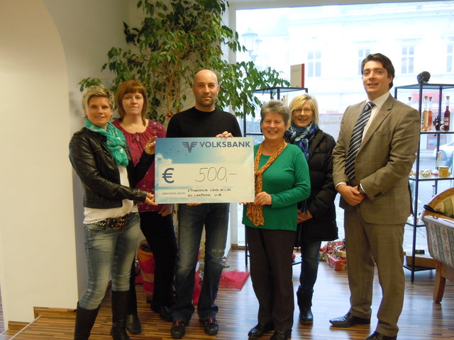 Patrizia Thüringer (Fitnessclub Land um Laa), Michaela
Lehr , Thomas Piswanger (SC Laa), Christl Scheithauer (BBA Laa), Sigrid Piswanger, Dir. Johannes Singer (Volksbank Laa).