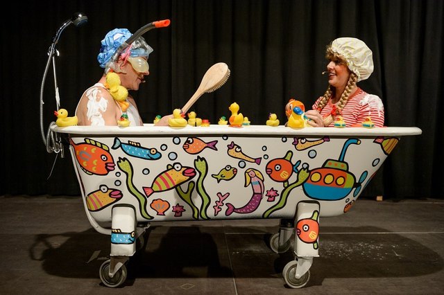 Plantschten in Ferlach 2013 in der Badewanne: Klaus Hornböck und Petra Trebelsberger