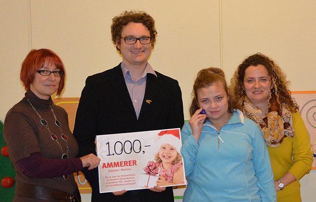 Spendenübergabe: Petra Kaisinger und Stefan Ammerer mit Viktoria und Maria Fuchs aus St. Martin im Innkreis.