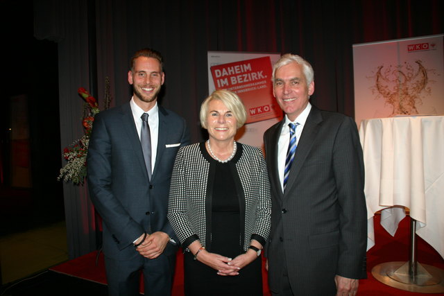 Bezirksstellenleiter Matthias Pöschl, Bezirksobfrau Regina Stanger und Bezirksobmann Hermann Jenewein
