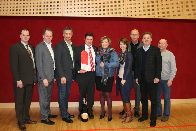 GR Rene Zonschitz, SPÖ Bezirksgeschäftsführer KommRat Willi Binder, Abg. zum NR Bgm. Rudolf Plessl, der 50er Bgm. Robert Meißl, LHStv. Mag. Karin Renner, VS-Direktorin Katrin Hofecker, Ortsvorsteher Rudolf Slama, Ortsvorsteher Ernst Hahn und GGR Norbert Brei.