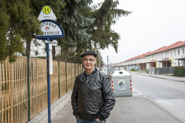 Für Peter Langer ist der 98A die beste Anbindung in die Stadt. Abends sind die Wartezeiten jedoch unerträglich.