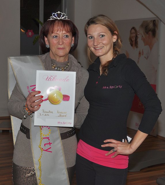 Die neue "Mrs. Sporty" Roswitha Kovacev (links) mit Clubmanagerin Beate Egger
