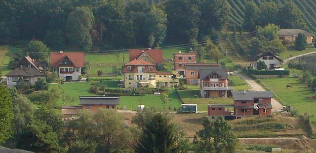 voll aufgeschlossene Bauplätze am sonnigen Südhang
