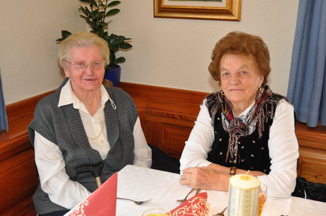 Erna Pluch (links) und Aloisia Stubinge
