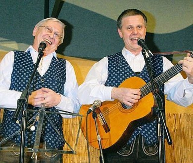 Die Gutauer Stubenhocker und die Traberger Volkstankgruppe wirken beim STANZL-TANZL-Frühstück in Traberg mit.