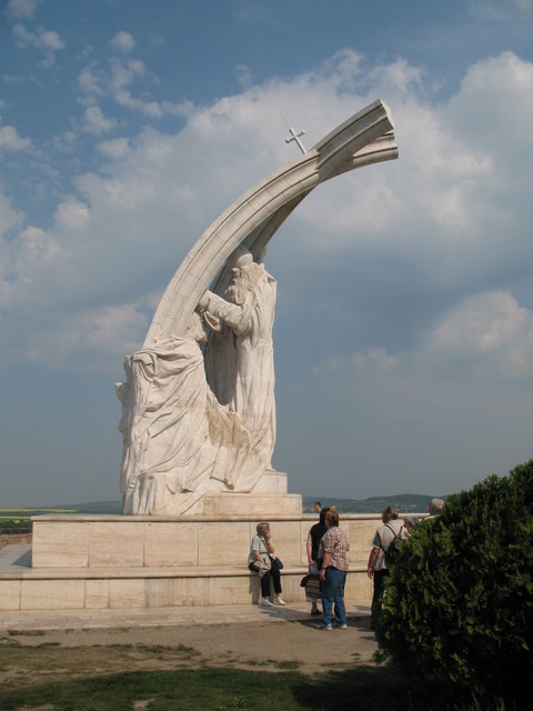 Denkmal mit der Krönungszeremonie