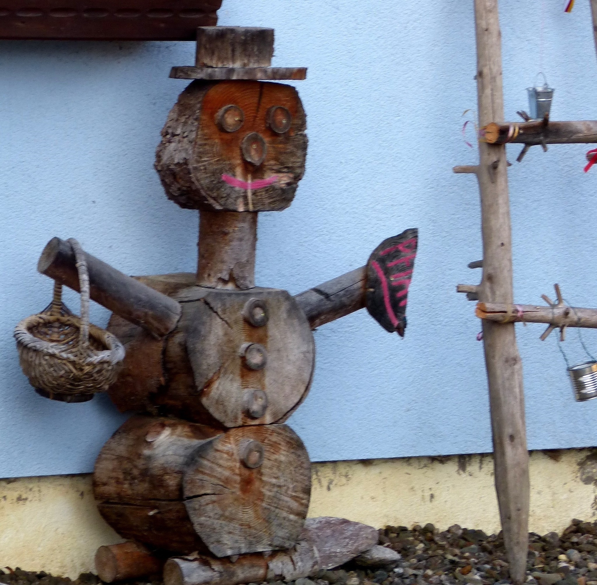 Heuer Konnte Ich Lediglich Einen Schneemann Aus Holz Ausfindig Machen 