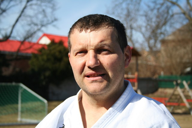 Manfred Tiefenbach Karate Do Ying/Yang Burgenland besitzt den 5. Dan.