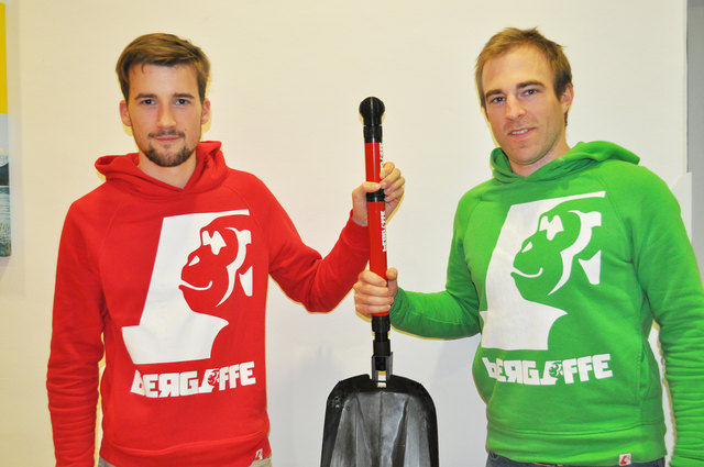 Designer und Erfinder: Lukas Bürger und David Dietrich (v. li.) mit Bergaffe, www.bergaffe.com