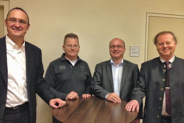 Geschäftsführer Andreas Eckerstorfer, der neue Obmann Wolfgang Hochreiter, der bisherige Obmann Thomas Veitschegger und Bürgermeister Alfred Hartl (v.l.). | Foto: Kurverband