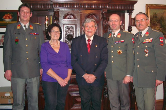 Mjr. Thomas Winkler, Henriette Brunner,  Ing. Karl Brunner, Obstlt Reinhard Lemp,  Vzlt i.R. Karlheinz Piringer. | Foto: Foto: Brunner