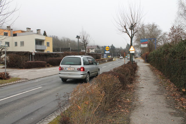 Das Straßenstück an der B83 in Velden