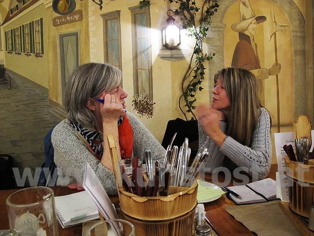 „Kunst Ost“- Projektbesprechung: Irmgard Hierzer (links, Ortsformation Gleisdorf) und
Michaela Knittelfelder-Lang (Kulturmarkt Hartmannsdorf)