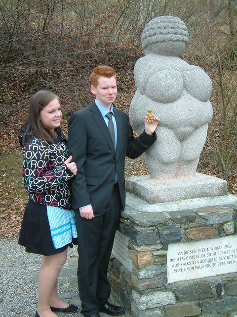 Die Venus von Willendorf überlebensgroß