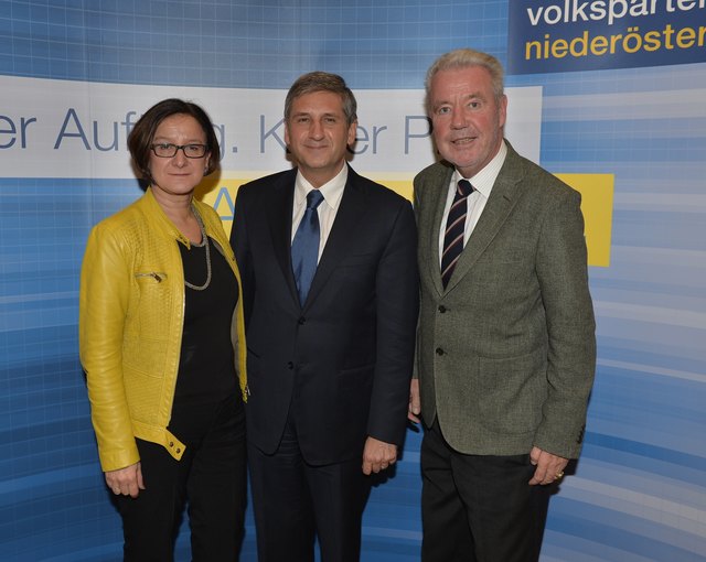 Klubobmann Klaus Schneeberger (r.) durfte bei der gemeinsamen Klausur auch Parteichef und Vizekanzler Michael Spindelegger sowie Innenministerin Johanna Mikl-Leitner begrüßen.