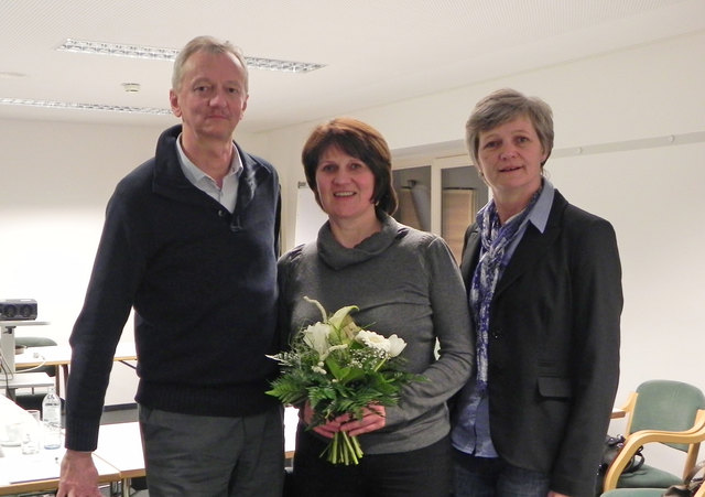 Josef Neumair übergibt den Vorsitz an Erika Gösweiner. Bürgermeisterin Katharina Seebacher hofft auf eine weiterhin so gute Zusammenarbeit wir bisher. | Foto: Tourismusverband Schlierbach