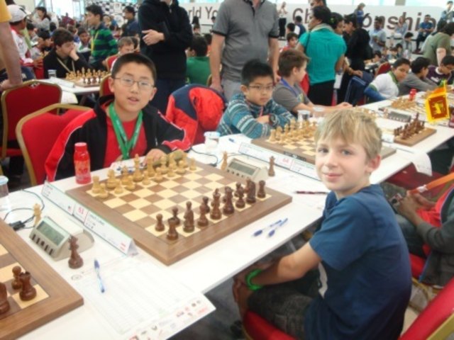 Lukas Leisch (r) in der 6. Runde in Al-Ain | Foto: Martina Leisch