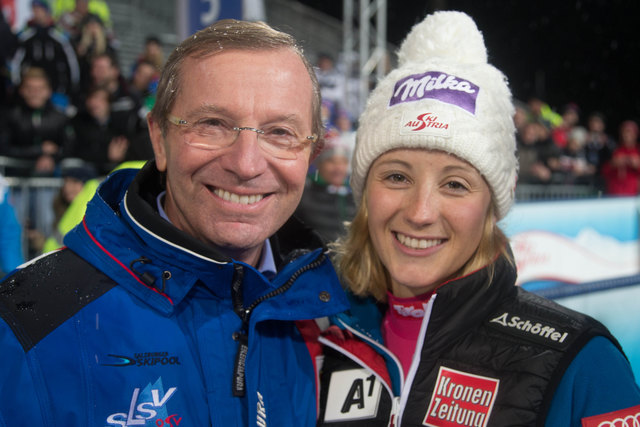 LH Wilfried Haslauer drückte besonder Lokalmatadorin Michaela Kirchgasser die Daumen. | Foto: Foto: Neumayr