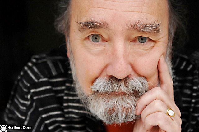 Der Wiener Autor Peter Heinisch macht den Anfang und liest aus dem Liebesroman "Mortimer & Miss Molly".