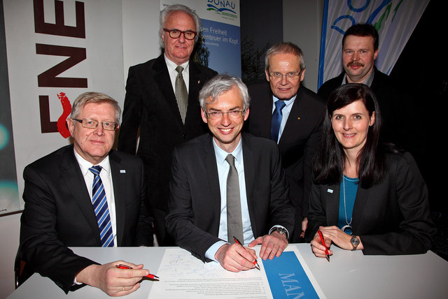 vlnr: Friedrich Bernhofer (Vorsitzender der Donau Oberösterreich), KommR Manfred Grubauer (Stv. Vorsitzender der Donau Oberösterreich und Vorsitzender des Linz Tourismus), Wirtschafts- und Tourismuslandesrat Dr. Michael Strugl, Mag. Karl Pramendorfer (Vorstand OÖ Tourismus), Petra Riffert (Geschäftsführerin Donau Oberösterreich) und Leopold Schöller (Stv. Vorsitzender der Donau Oberösterreich). | Foto: Land OÖ/Kauder