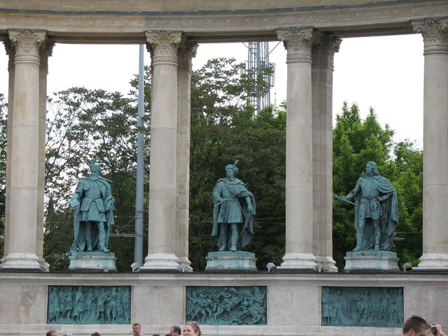 Teilansicht des Heldendenkmal
