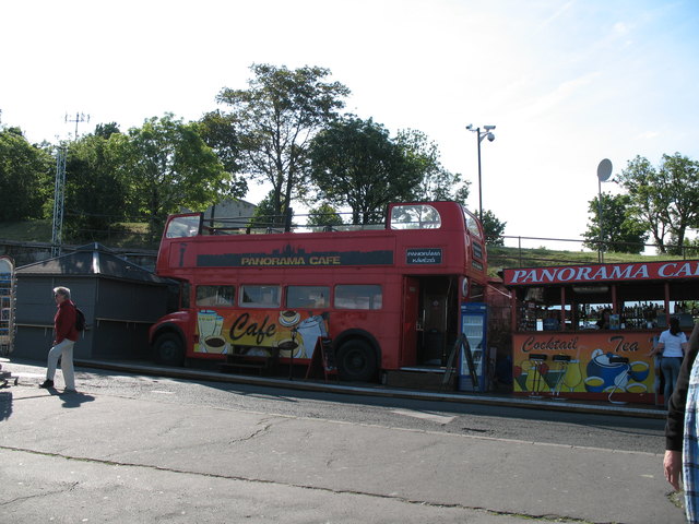 Ein Cafe in einem Bus
