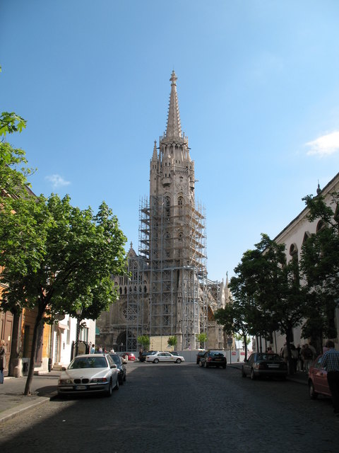MATTHIASKIRCHE auch Liebfrauen und Königskirche genannt. Erbaut 1255, fertiggestellt 1269. Kaiserin Elisabeth wurde hier 1867 zur ungarischen Königin gekrönt.