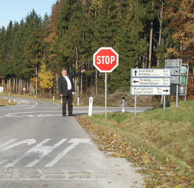 Entschärfte Enthammer Kreuzung: Die BezirksRundschau und die BH Braunau haben hier eine Lösung gefunden.