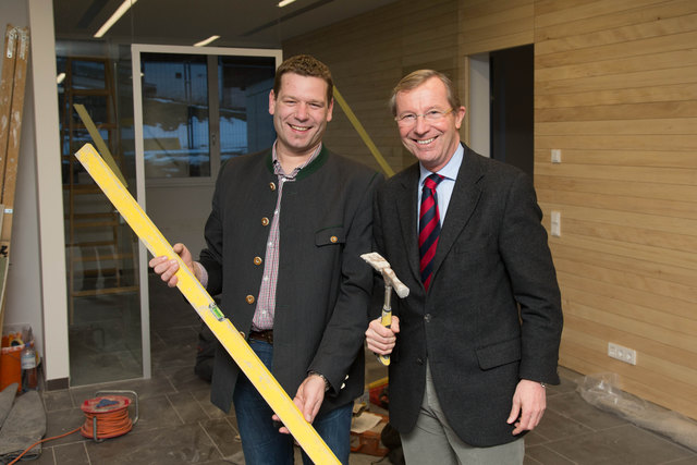 Baubesichtigung: Bgm. Hannes Schlager und Landeshauptmann Dr. Wilfried Haslauer | Foto: Foto: Neumayr