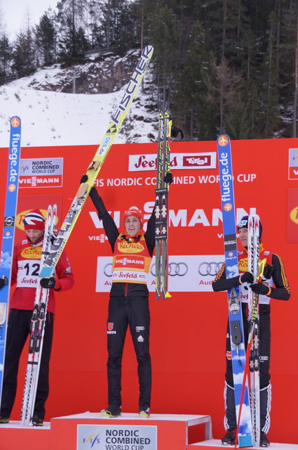 Erster Sieger: Eric Frenzel jubelt am 1. Tag des Seefeld-Triple!