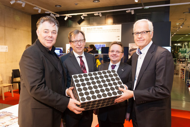 Von links: Eberhard Schrempf (CIS), Landesrat Christian Buchmann, Thomas Kohlert (Bundesministerium für Wirtschaft, Familie und Jugend) und Stadtrat Gerhard Rüsch. | Foto: geopho.com