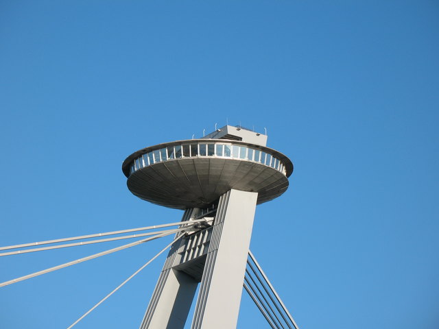 Das Restaurant "UFO" in ca. 80m Höhe, auf dem Dach befindet sich eine Aussichtsplattform.