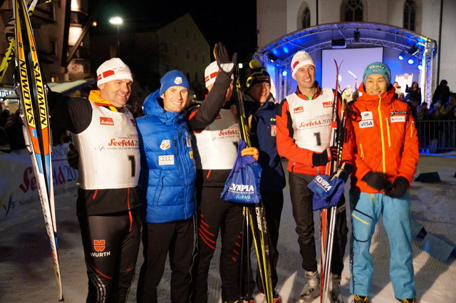 Die Sieger-Staffeln im Bild. Aktive und ehemalige Athleten sowie Sponsoren machten bei der großen Gaudi in Seefeld mit. | Foto: Larcher